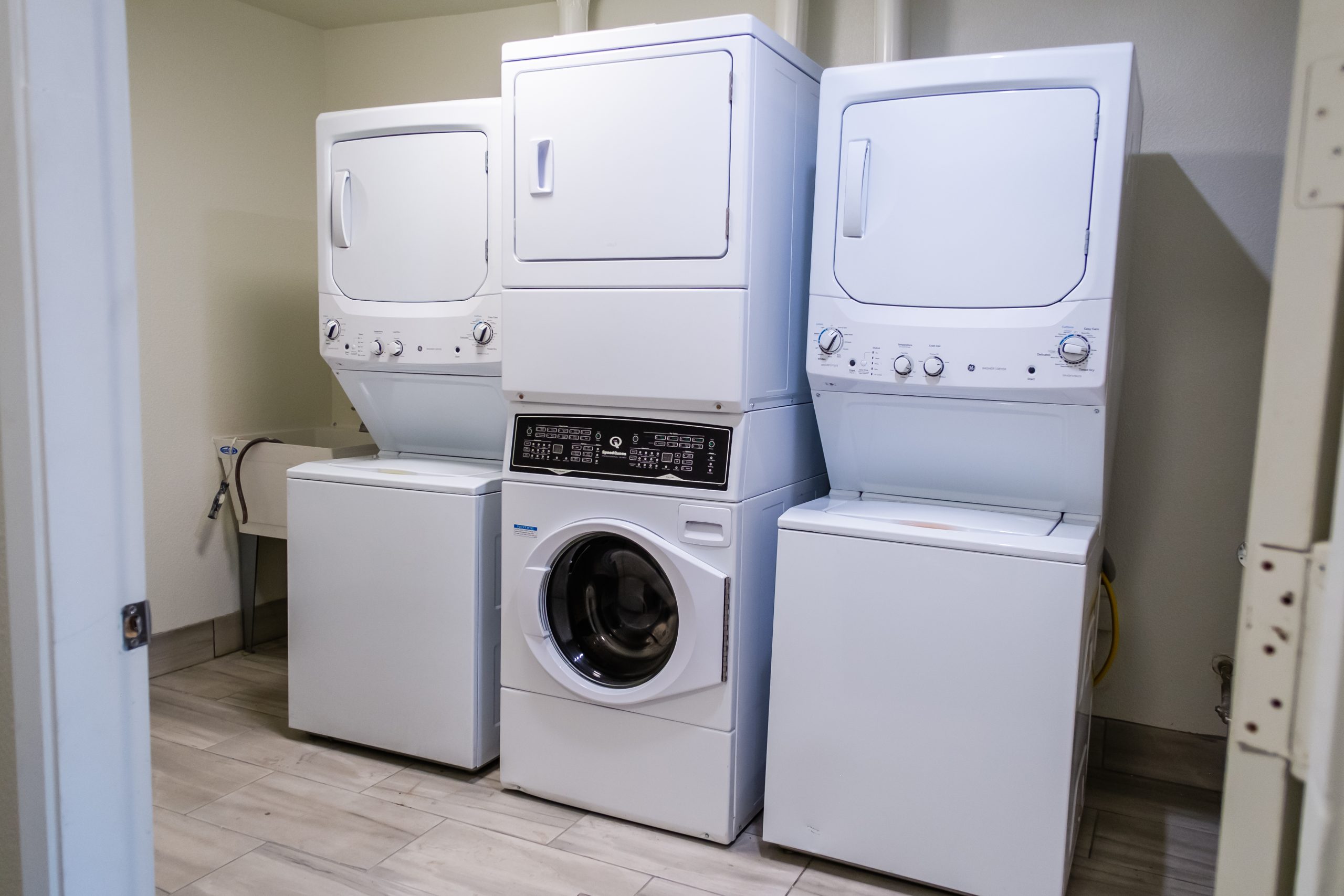 Don't pay for public laundry. Look up “portable washer”. It pays for itself  eventually : r/povertyfinance